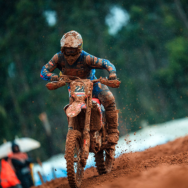 OC1-reiniger in de rennerij tijdens de MXGP of Portugal