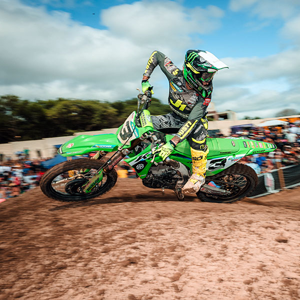 OC1-reiniger in de rennerij tijdens de MXGP of Argentina