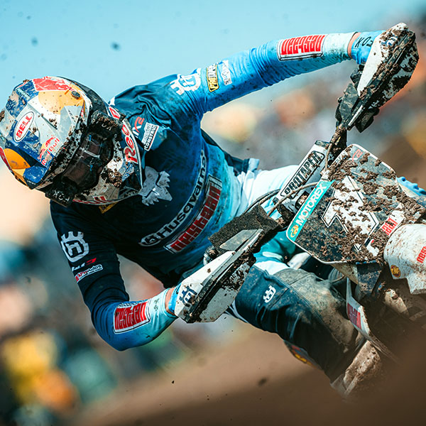 OC1-reiniger in de rennerij tijdens de MXGP of Argentina