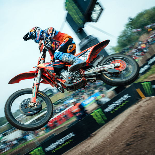 OC1-reiniger in de rennerij tijdens de MXGP of Trentino in Arco
