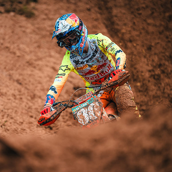 OC1-reiniger in de rennerij tijdens de MXGP of Portugal