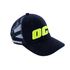 Zwarte OC1 trucker cap met geborduurd geelgroen logo, verstelbare maat, unisex stijl